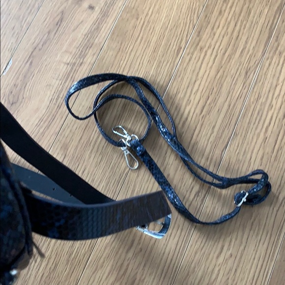 ๐HP๐Faux leather navy belt bag and crossbody - Picture 10 of 10